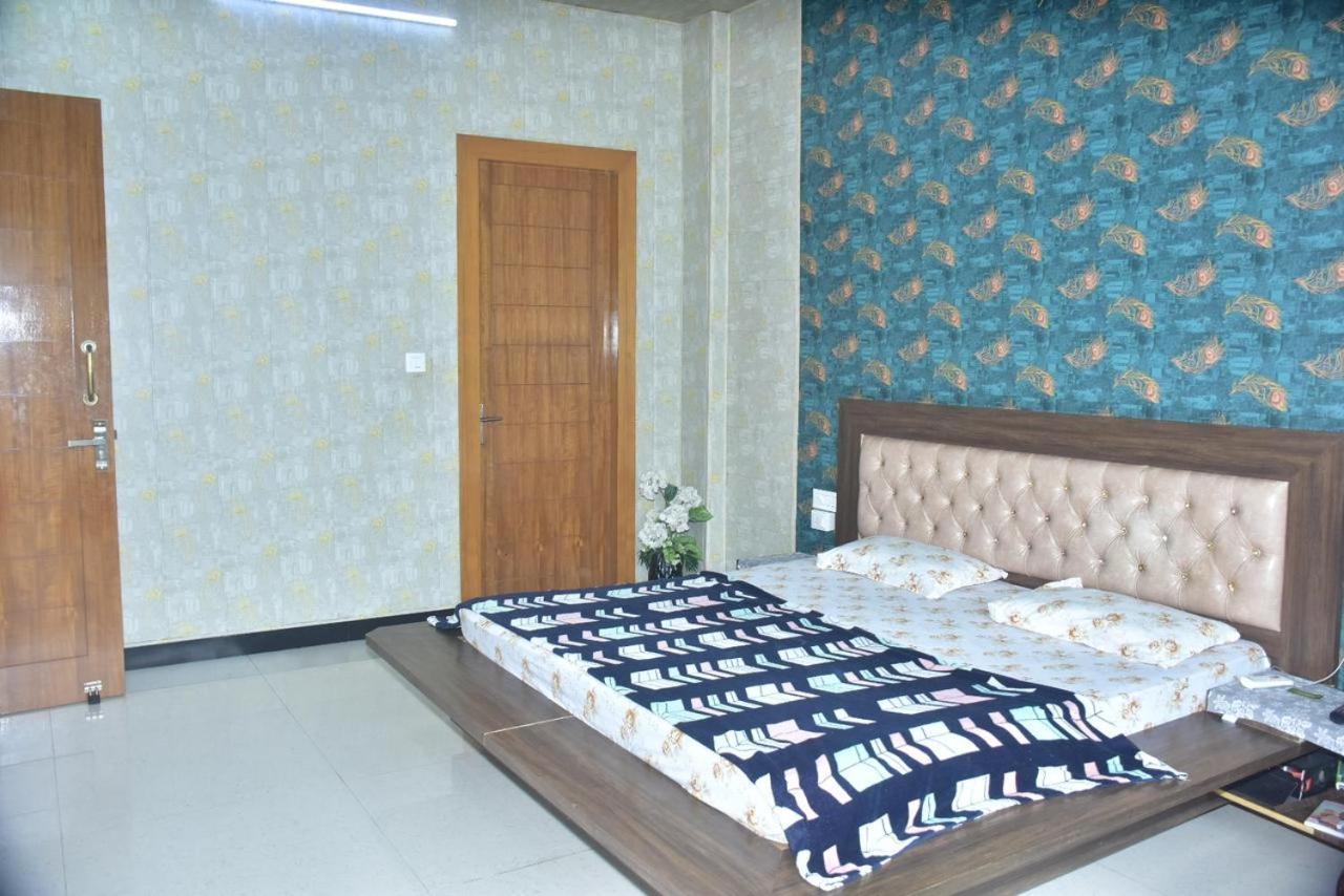 Shreshth Home Stay - Best Family Accommodation - 3Km From Har Ki Pauri, Haridwar, Uttarakhand Extérieur photo